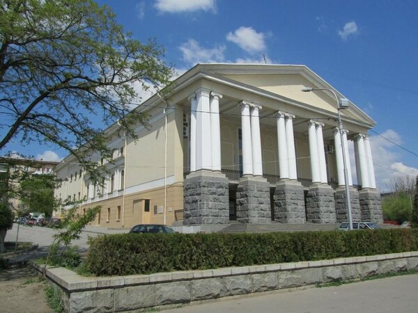 Музыкальный театр волгоград фото Музыкальный театр волгоград фото